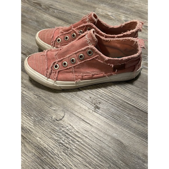 Women's Size 7.5 Blowfish Malibu Canvas Sneakers Pink/Rose Distressed Print - Picture 3 of 6